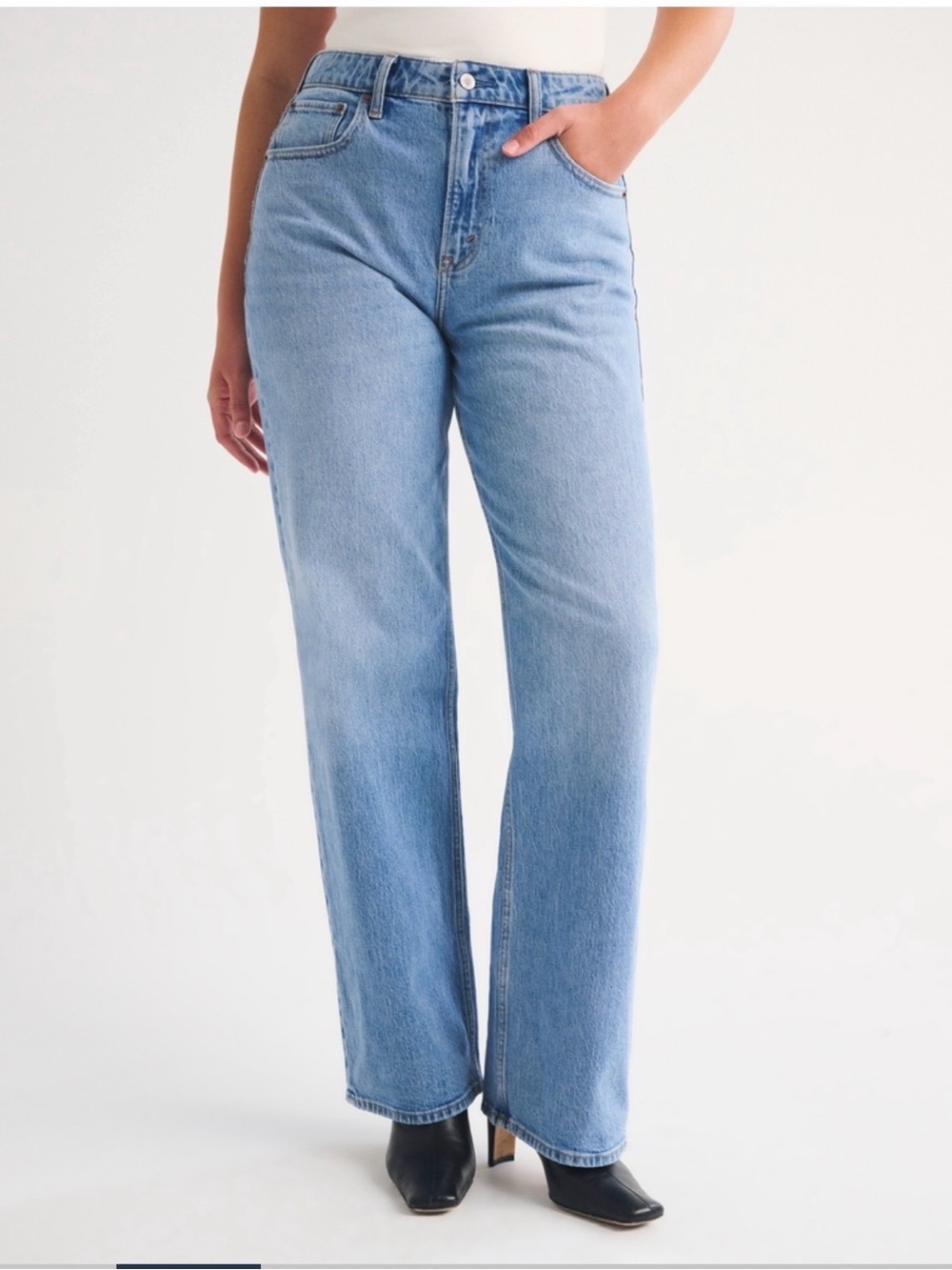 A&F Curve Love 90’s Relaxed Jean